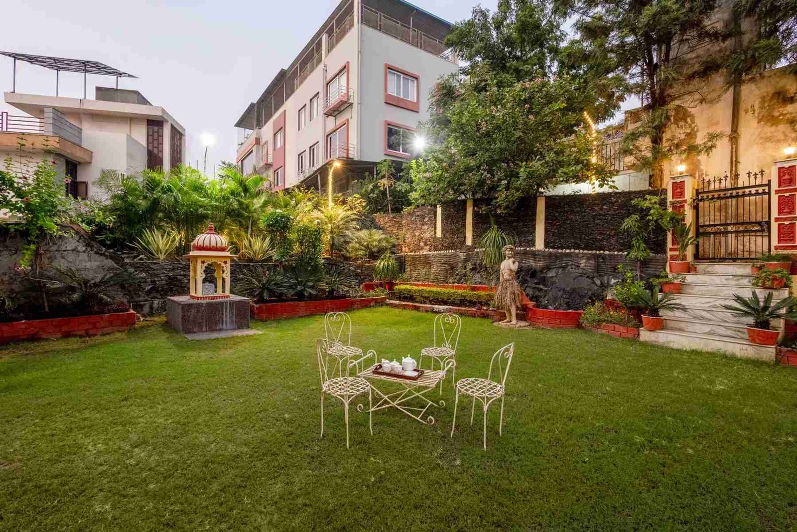 Alaya Stays by ELIVAAS Abhimanyu Mansion – Villa in Udaipur | 4 BHK Villa with Outdoor Garden