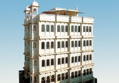 Jaiwana Haveli – Lake Facing Hotel