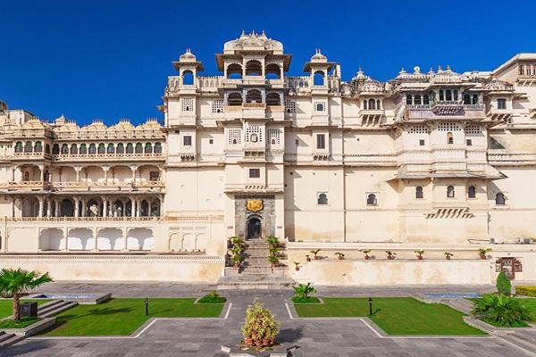 City Palace Udaipur overlooking Lake Pichola