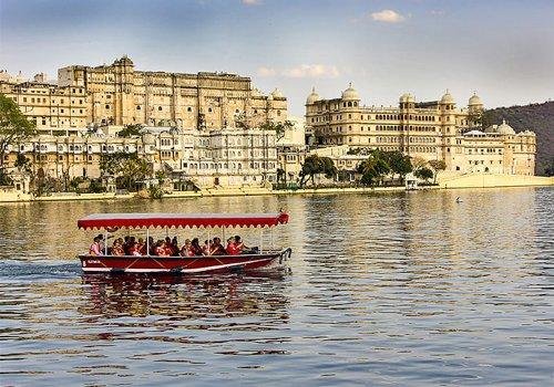 Boat ride on Lake Pichola in Udaipur