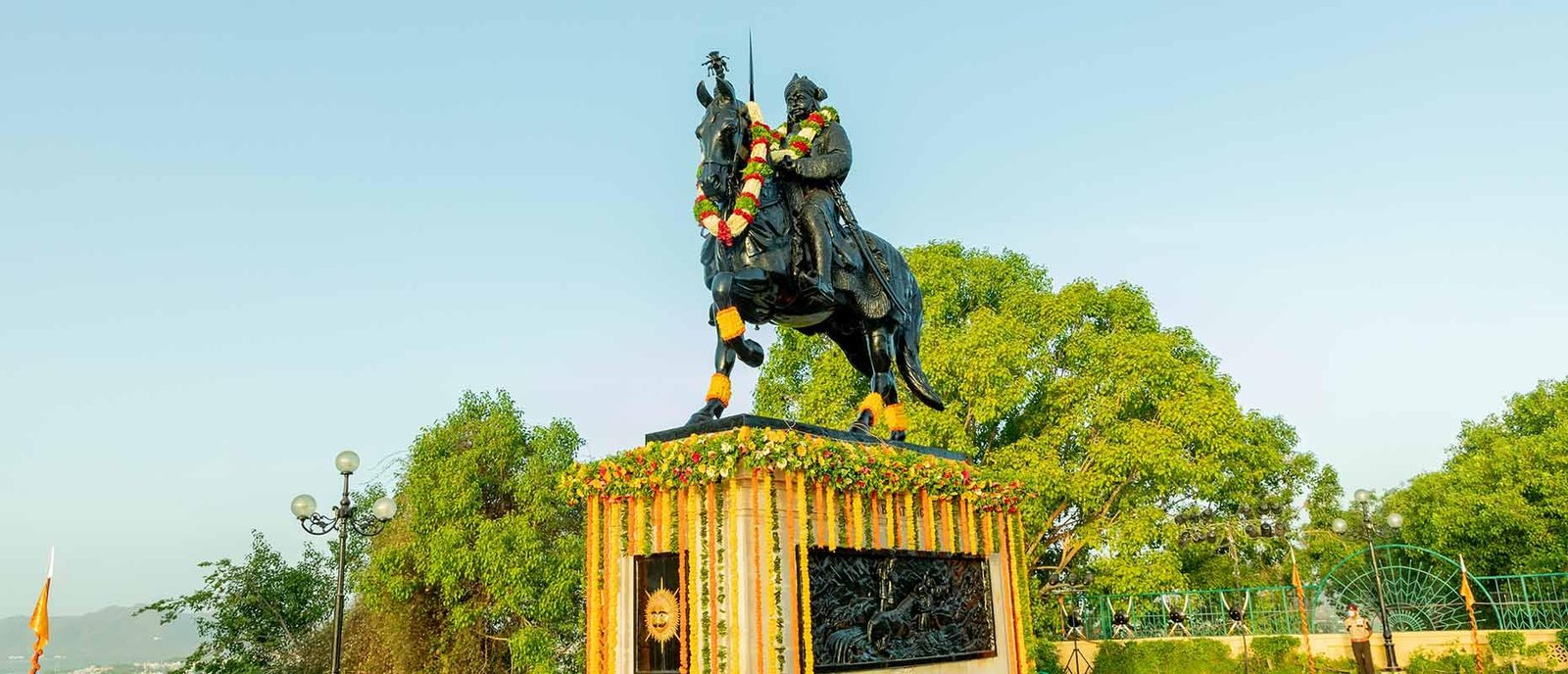 उदयपुर के मोती मगरी स्मारक में महाराणा प्रताप जयंती 2026 के अवसर पर स्थापित महाराणा प्रताप की प्रतिमा