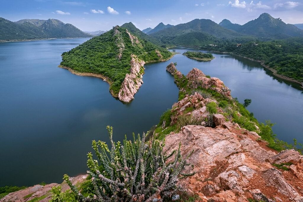 Bahubali Hills viewpoint overlooking Badi Lake in Udaipur