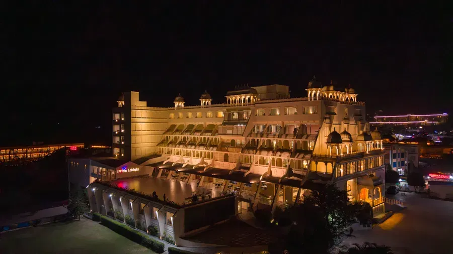 Via Lakhela Lakeview Resort Kumbhalgarh featuring luxury rooms, swimming pool, lake views, wedding venue, spa, and Gulmohar Rasoi Pure Veg Restaurant.